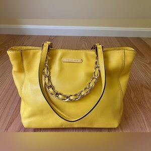 MICHAEL KORS BAG IN GOLDEN YELLOW